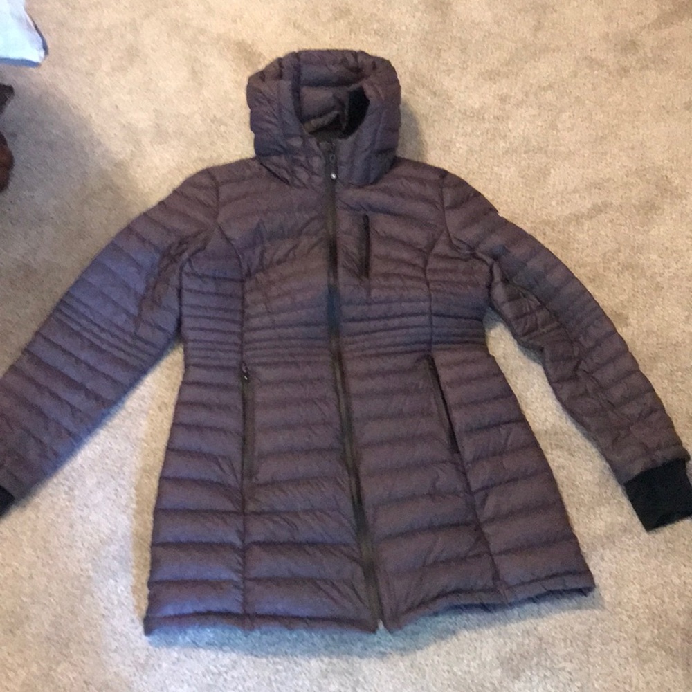 Puffer jacket with hood.